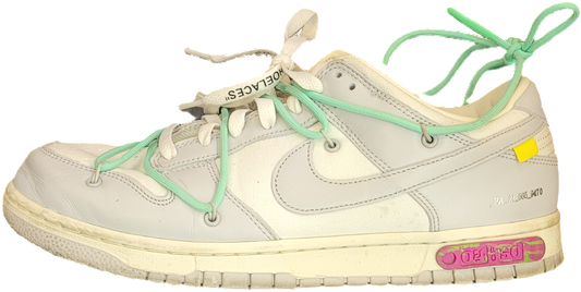 Off-White x Nike Dunk Low
04 Of 50 (Used)